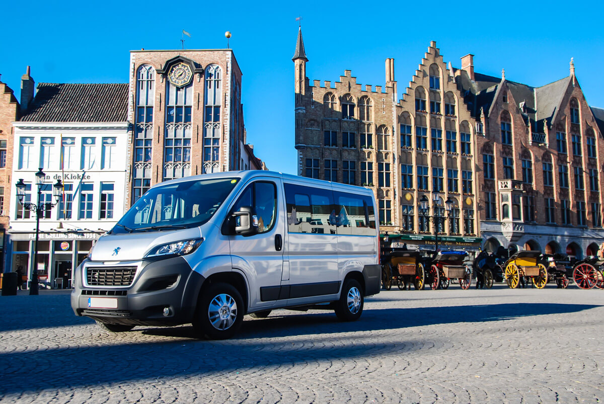 Een minibus huren is ideaal om op citytrip, vakantie of op reis te gaan met 9 personen en is niet duur